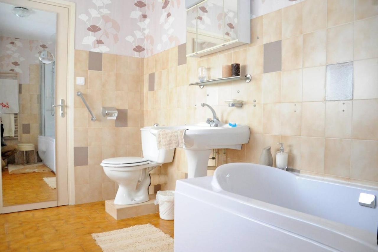 1 Bedroom House 20Min Walk To Centre In Турню Экстерьер фото