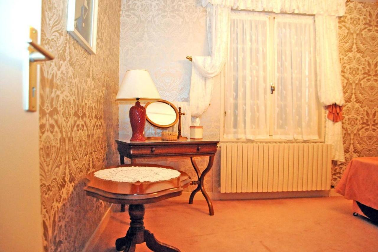 1 Bedroom House 20Min Walk To Centre In Турню Экстерьер фото